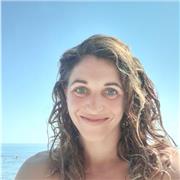 Docente di lingue straniere con lunga esperienza e passione per l'insegnamento impartisce lezioni di inglese, francese, tedesco e materie umanistiche